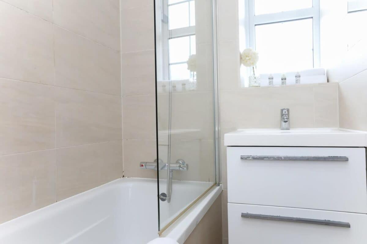 2 Bedroom Apartment In Waterloo Central London Ngoại thất bức ảnh