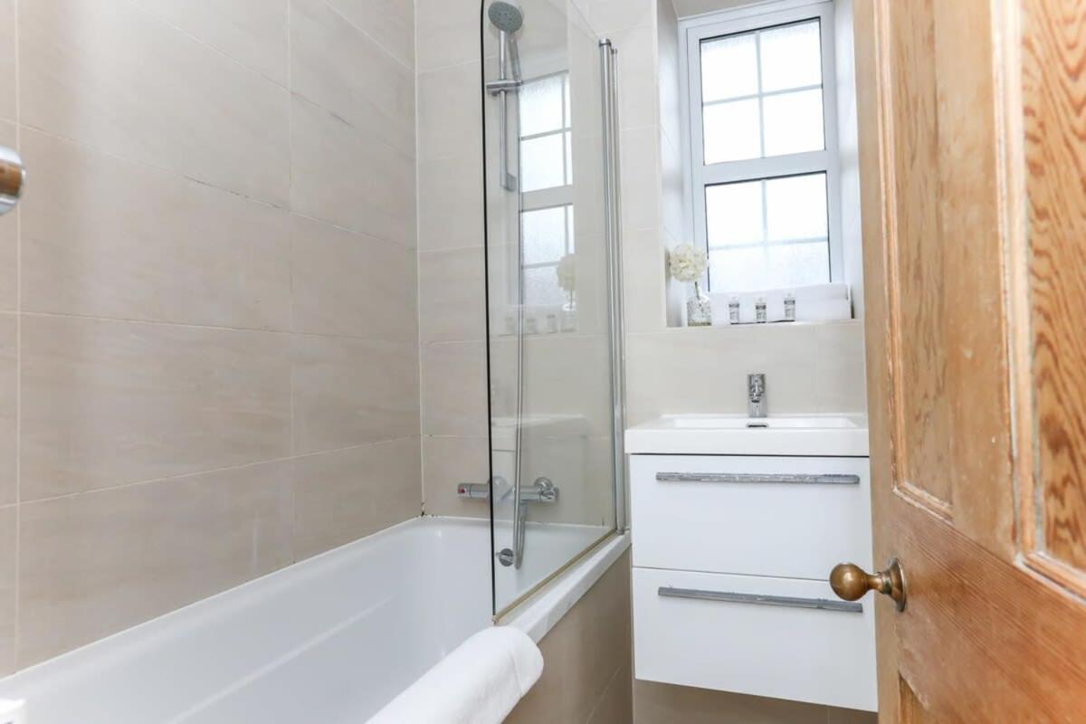 2 Bedroom Apartment In Waterloo Central London Ngoại thất bức ảnh